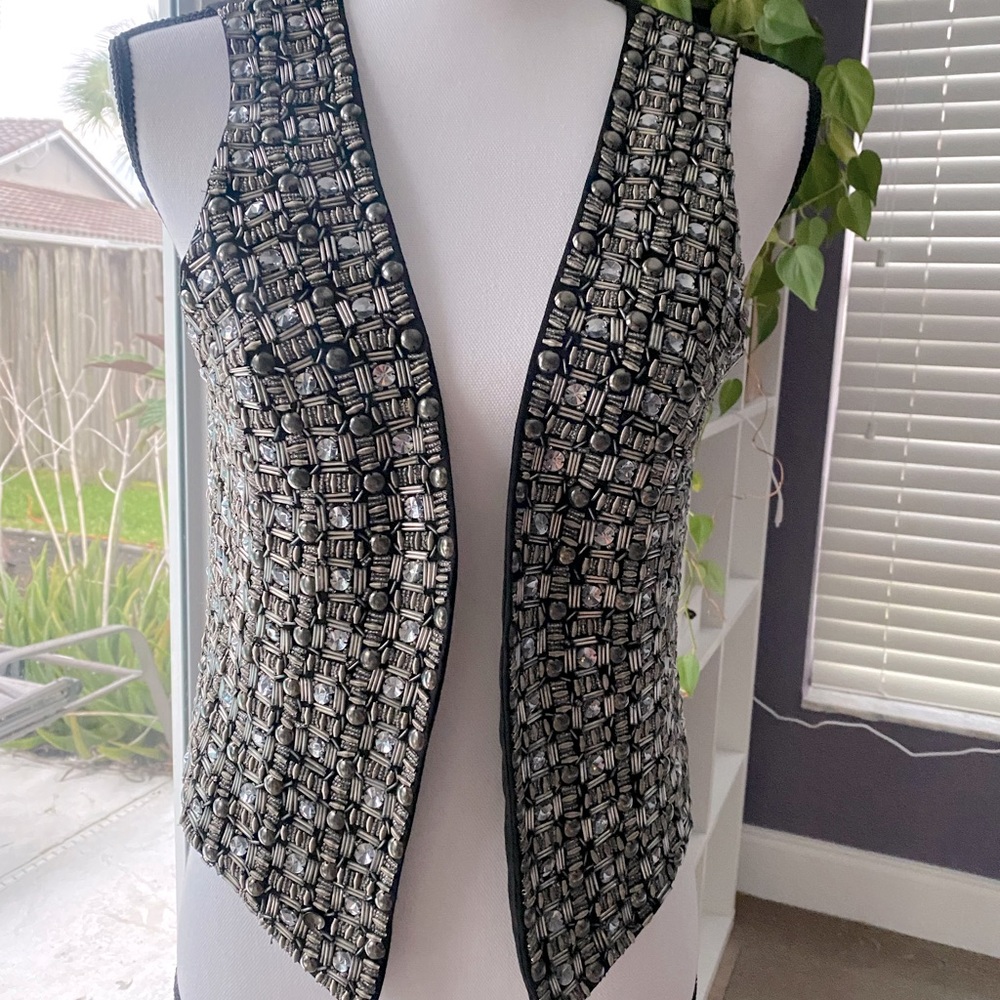 Wry beautiful designer vest JS New York